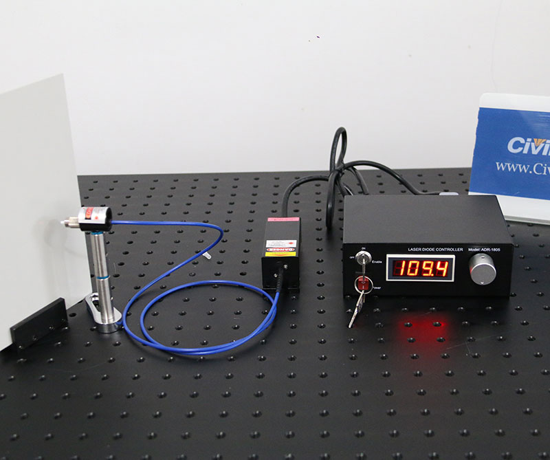 795nm 30mW IR Láser semiconductor Single Mode Láser de fibra acopladaInfrarrojo Fuente láser